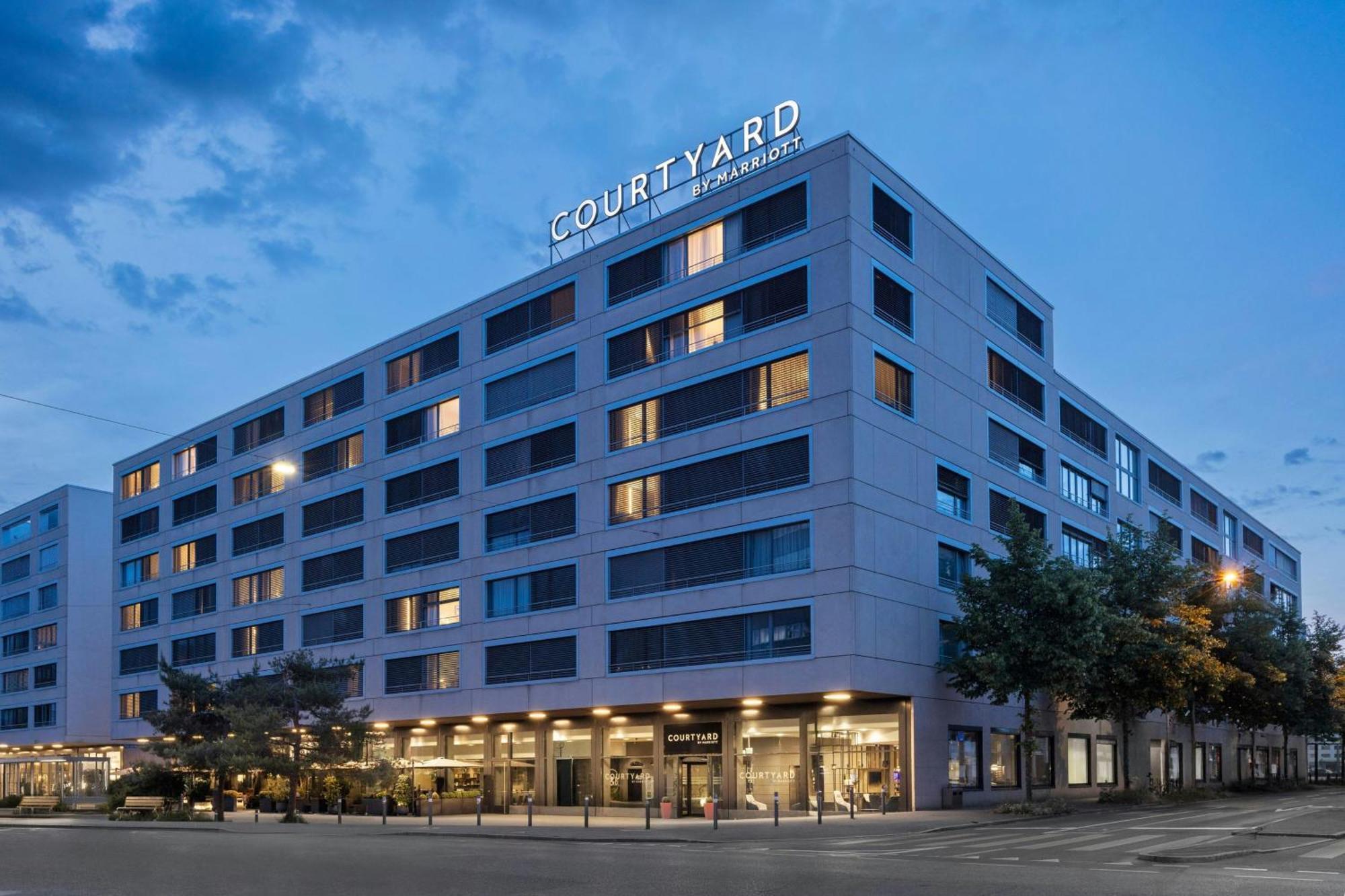 Courtyard By Marriott North Hotel