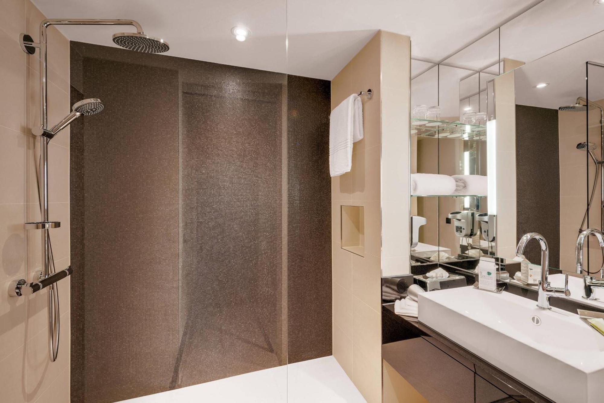होटल Courtyard By Marriott North
