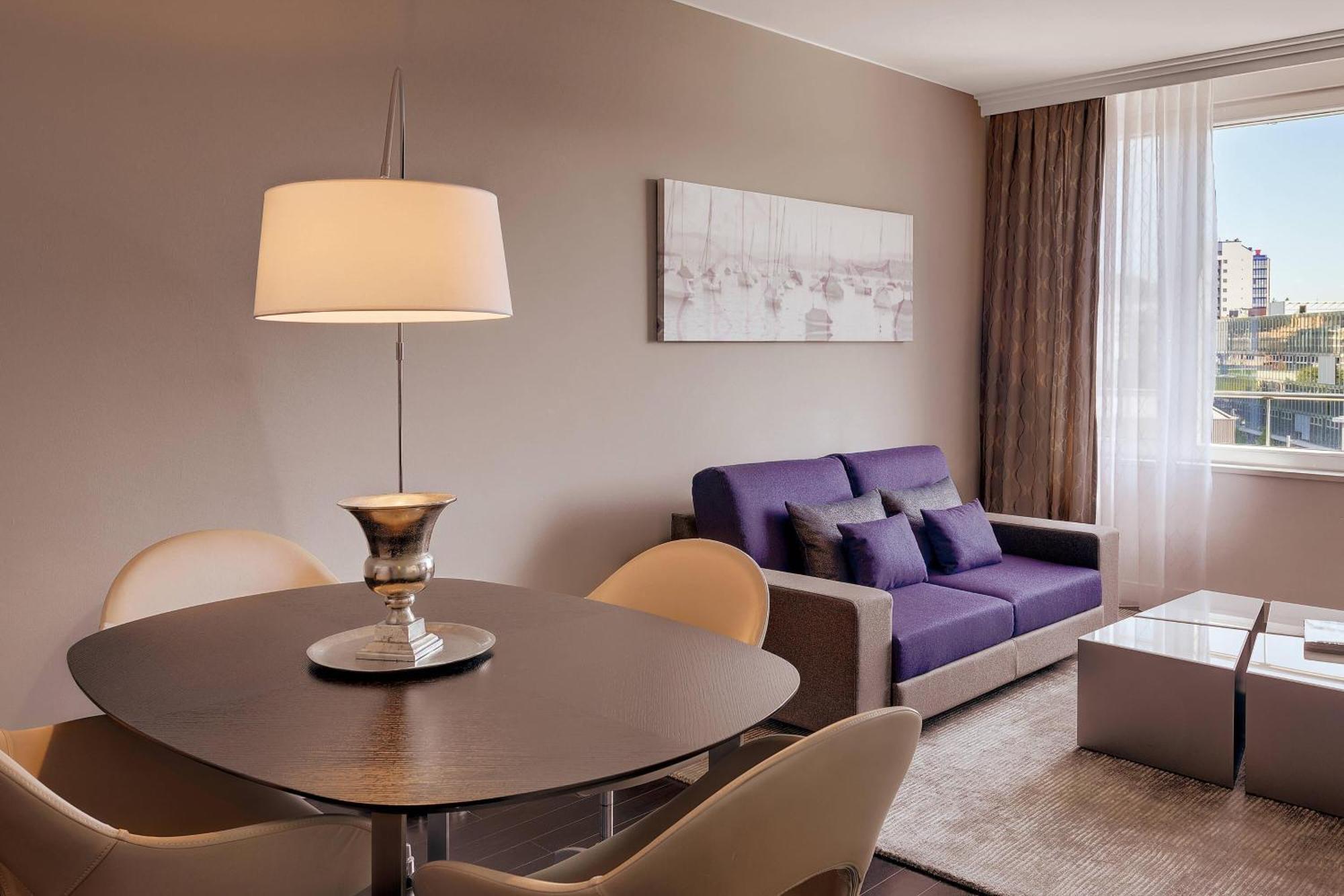 Courtyard By Marriott North होटल