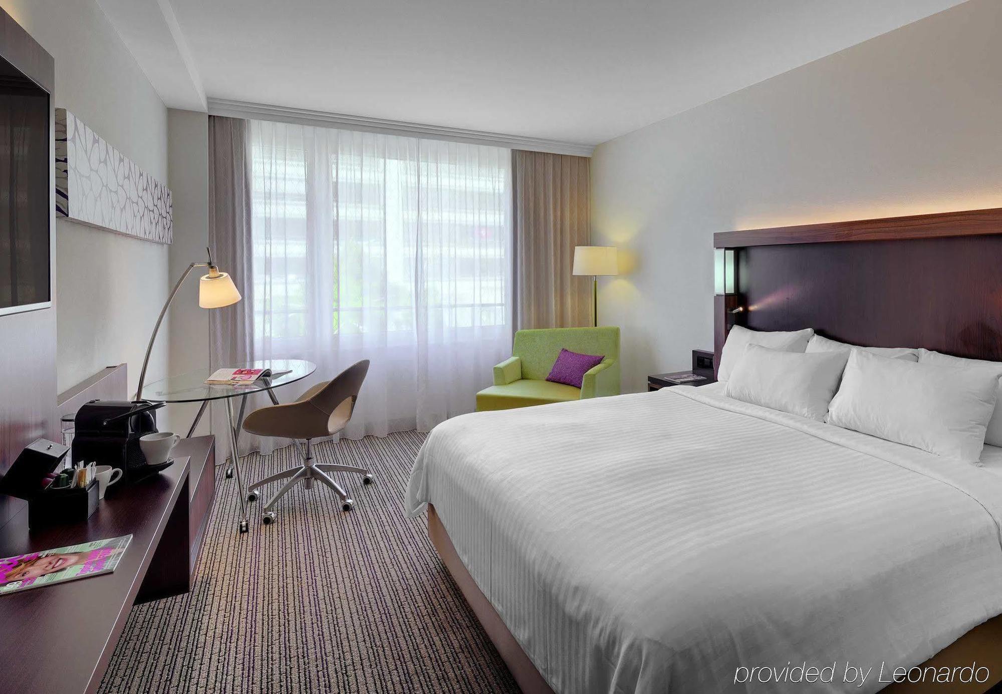 Courtyard By Marriott North होटल